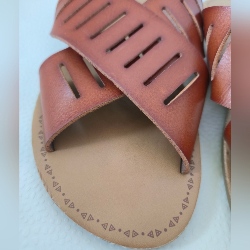 GAP Brown Sandals Criss-Cross Design Slip-On - Picture 4 of 10
